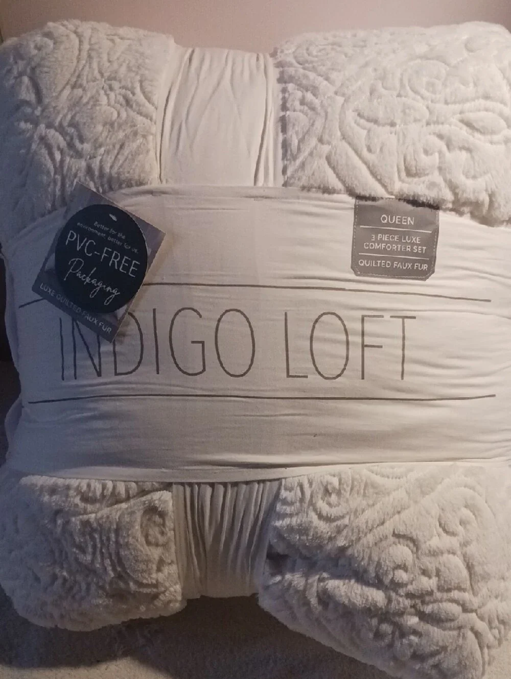 Indigo Loft White Faux Fur Queen 3 Pce. Lux Comforter Set Elegant Design Pattern